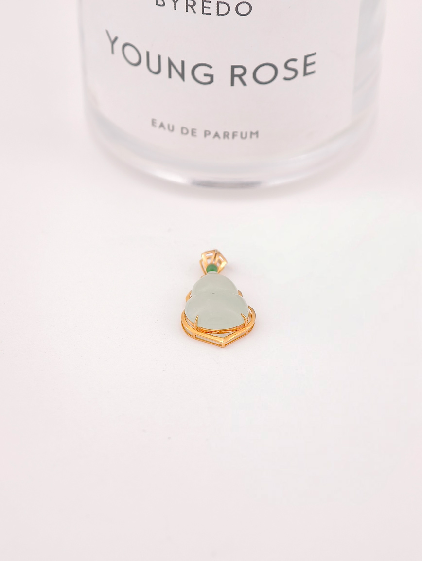 18K Gold Natural Jadeite Gourd Pendant