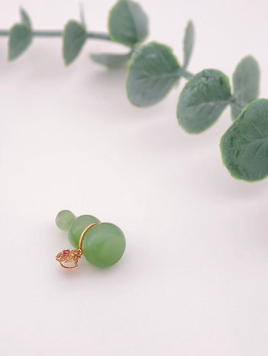 18K Gold Natural Jasper Gourd Pendant