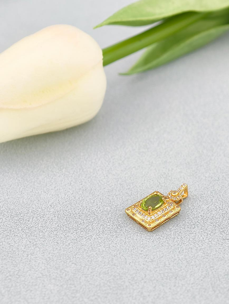Natural Peridot Exquisite Style Pendant