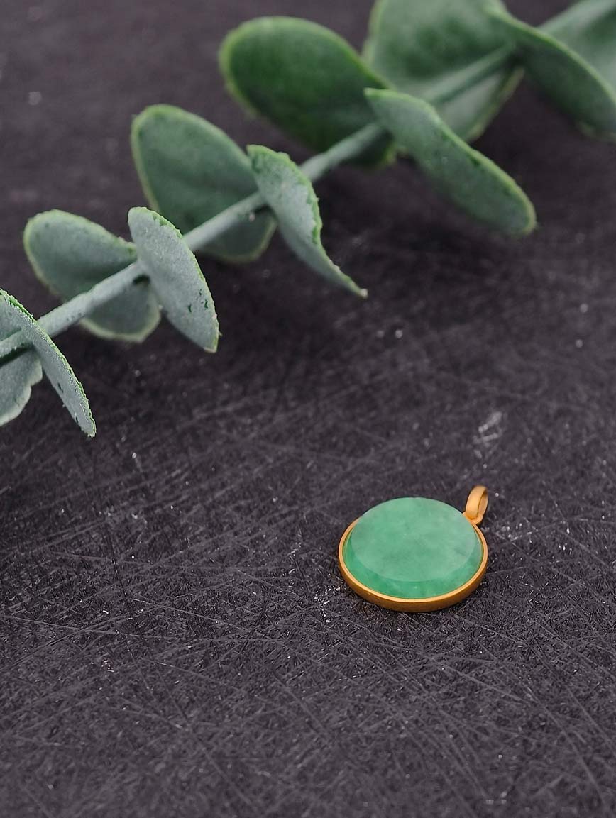Exquisite 18K Gold Natural Jadeite Pendant