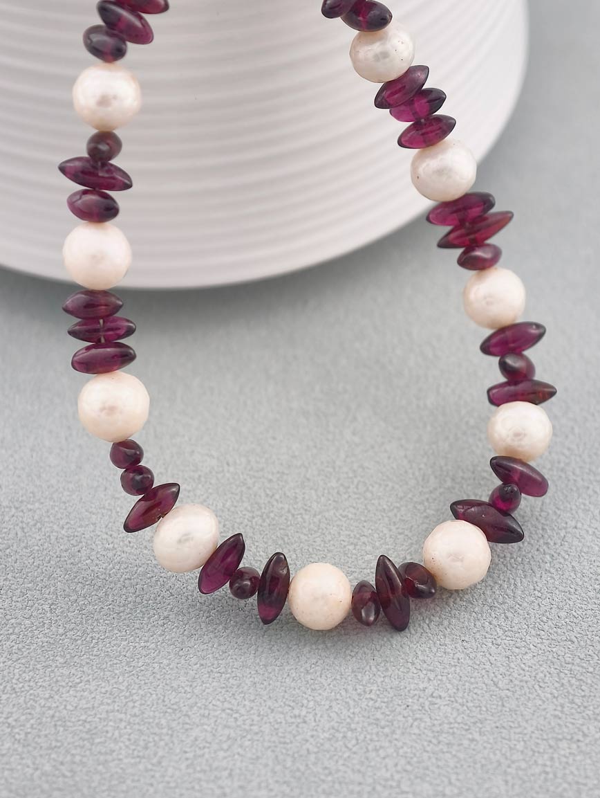 Freshwater Pearl with Garnet Delicate Style Necklace