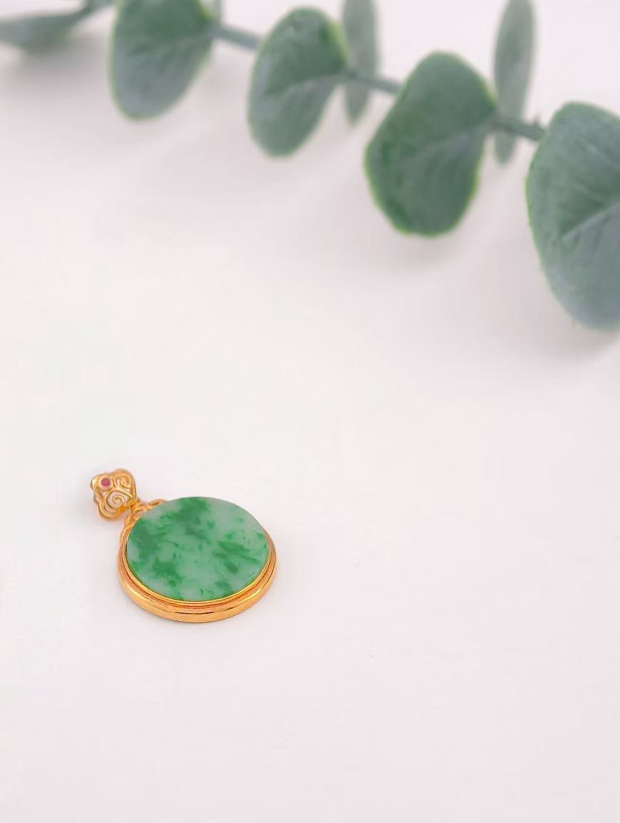 18K Gold Natural Jadeite Delicate Style Pendant