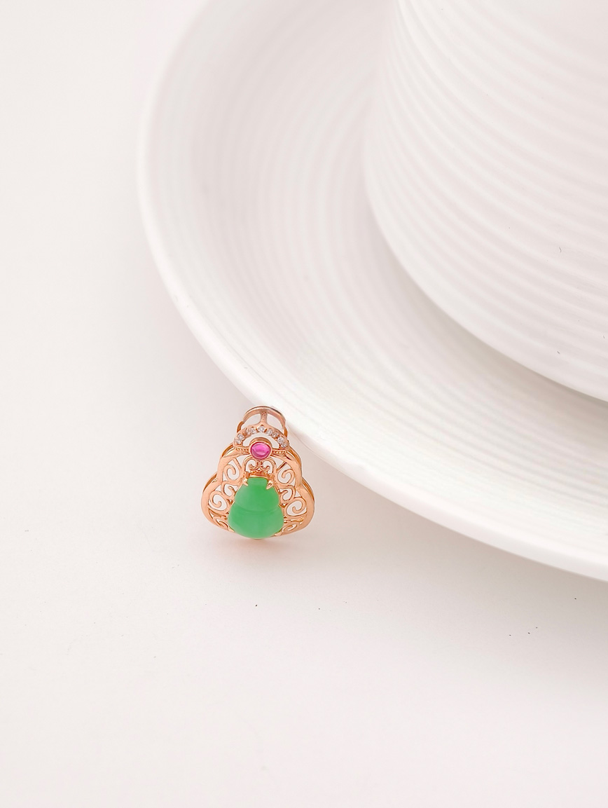 18K Gold Jadeite Gourd Pendant