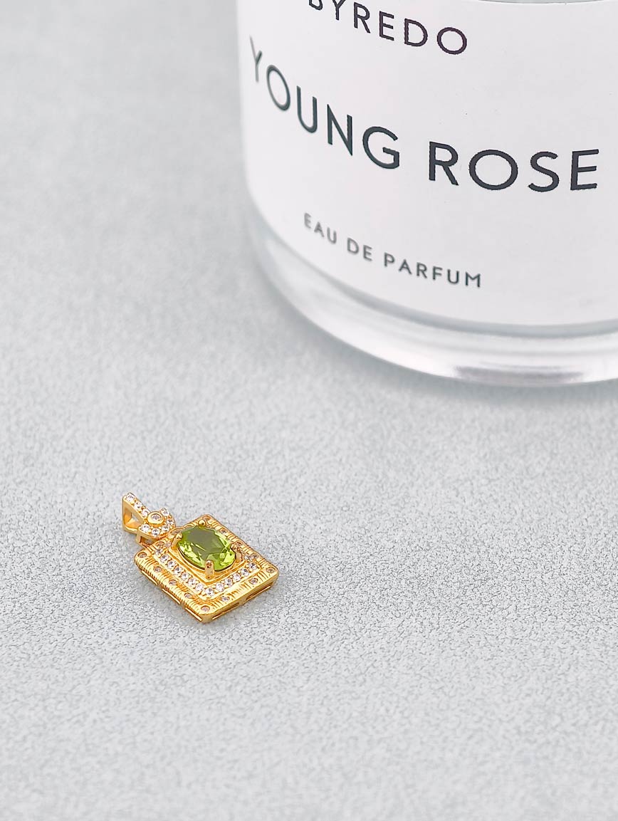 Natural Peridot Exquisite Style Pendant