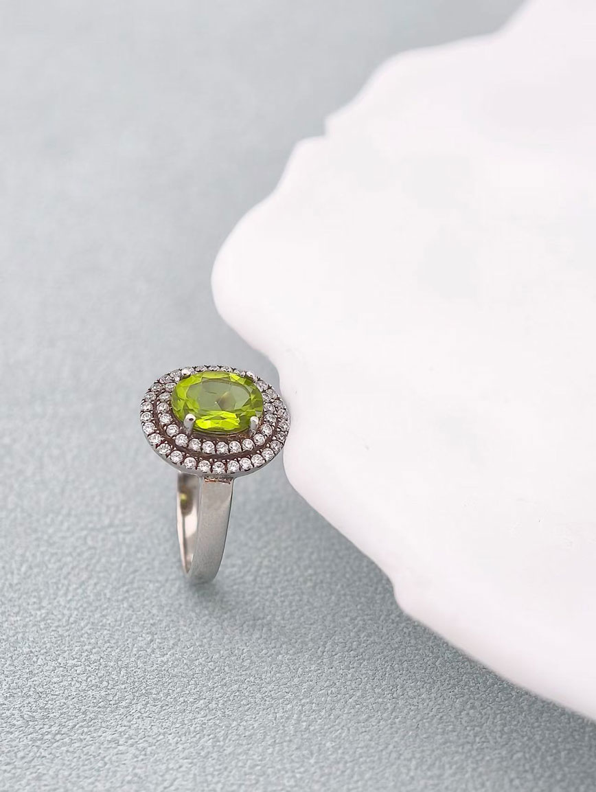 Natural Peridot Exquisite Ring