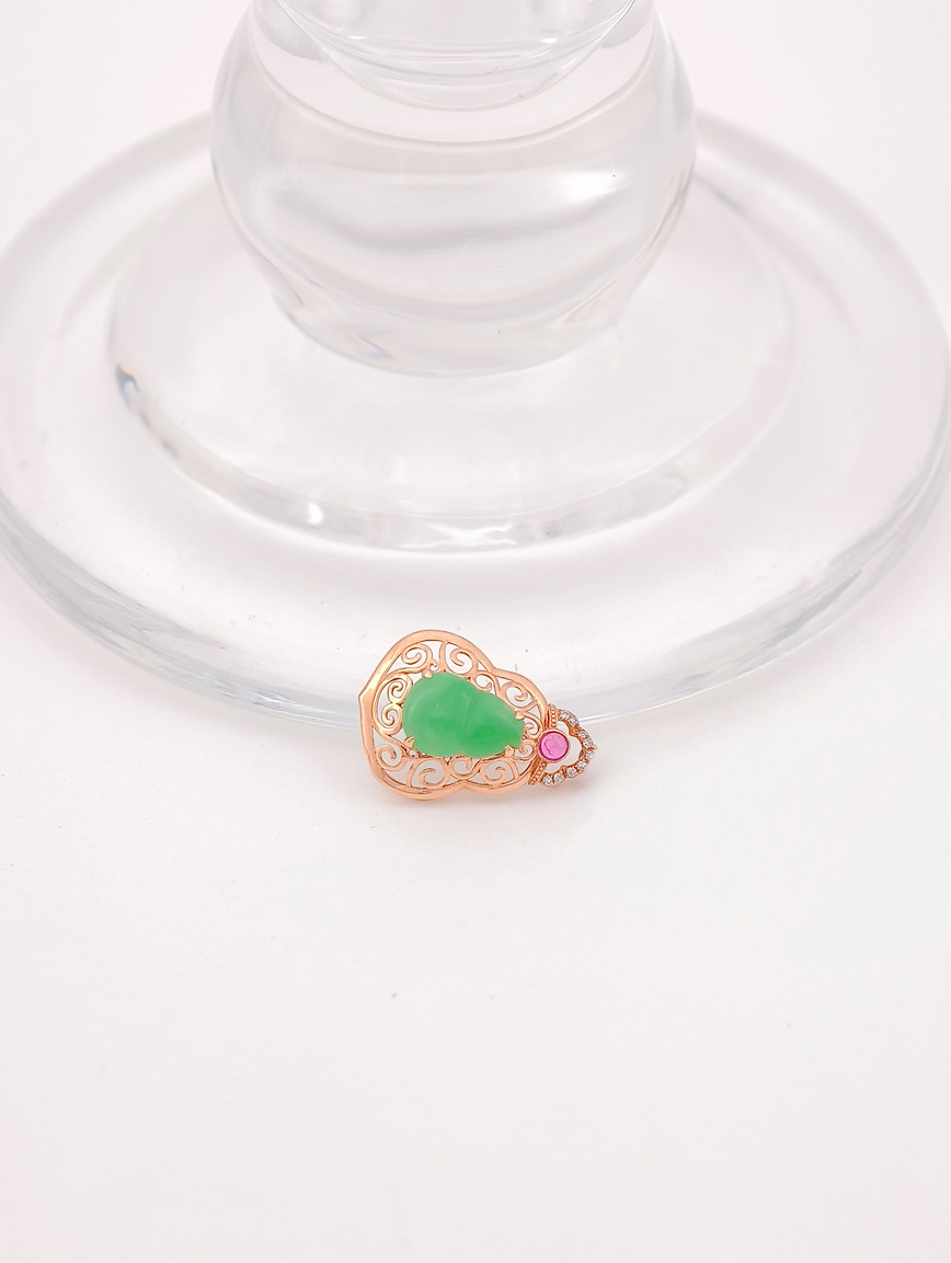 18K Gold Jadeite Gourd Pendant