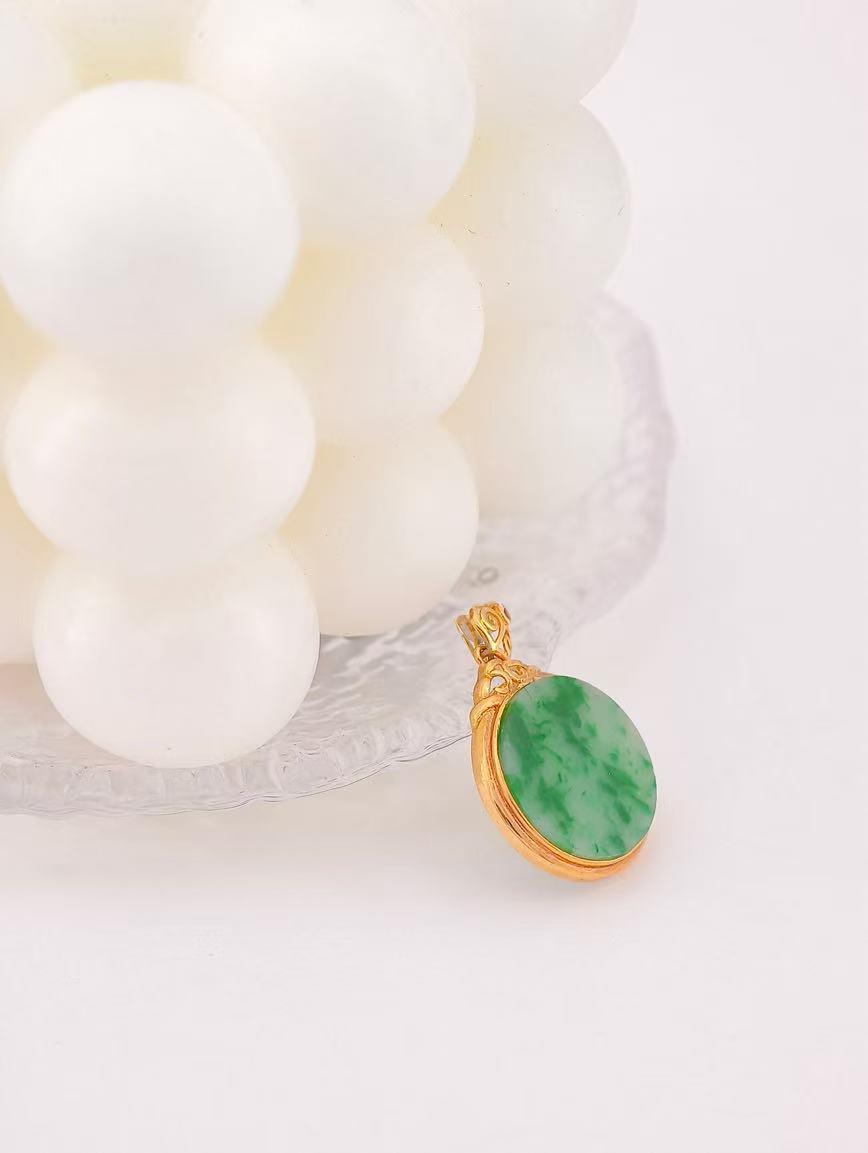 18K Gold Natural Jadeite Delicate Style Pendant