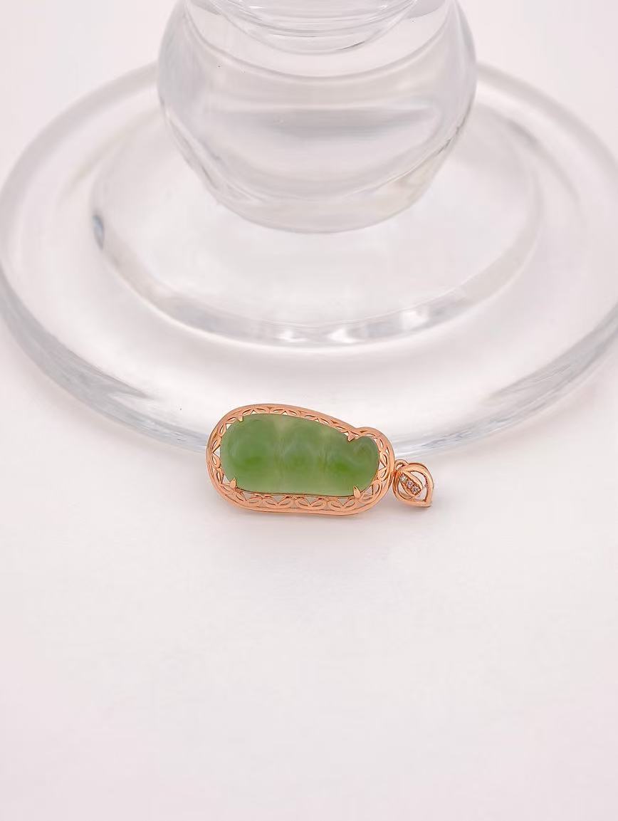 18K Gold Natural Jasper Green Beans Pendant