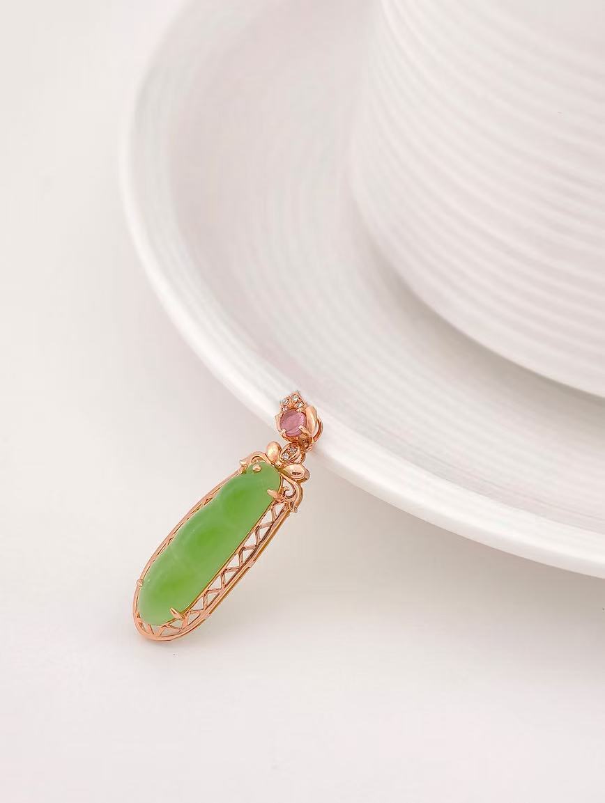 18K Gold Apple Green Jasper Pendant