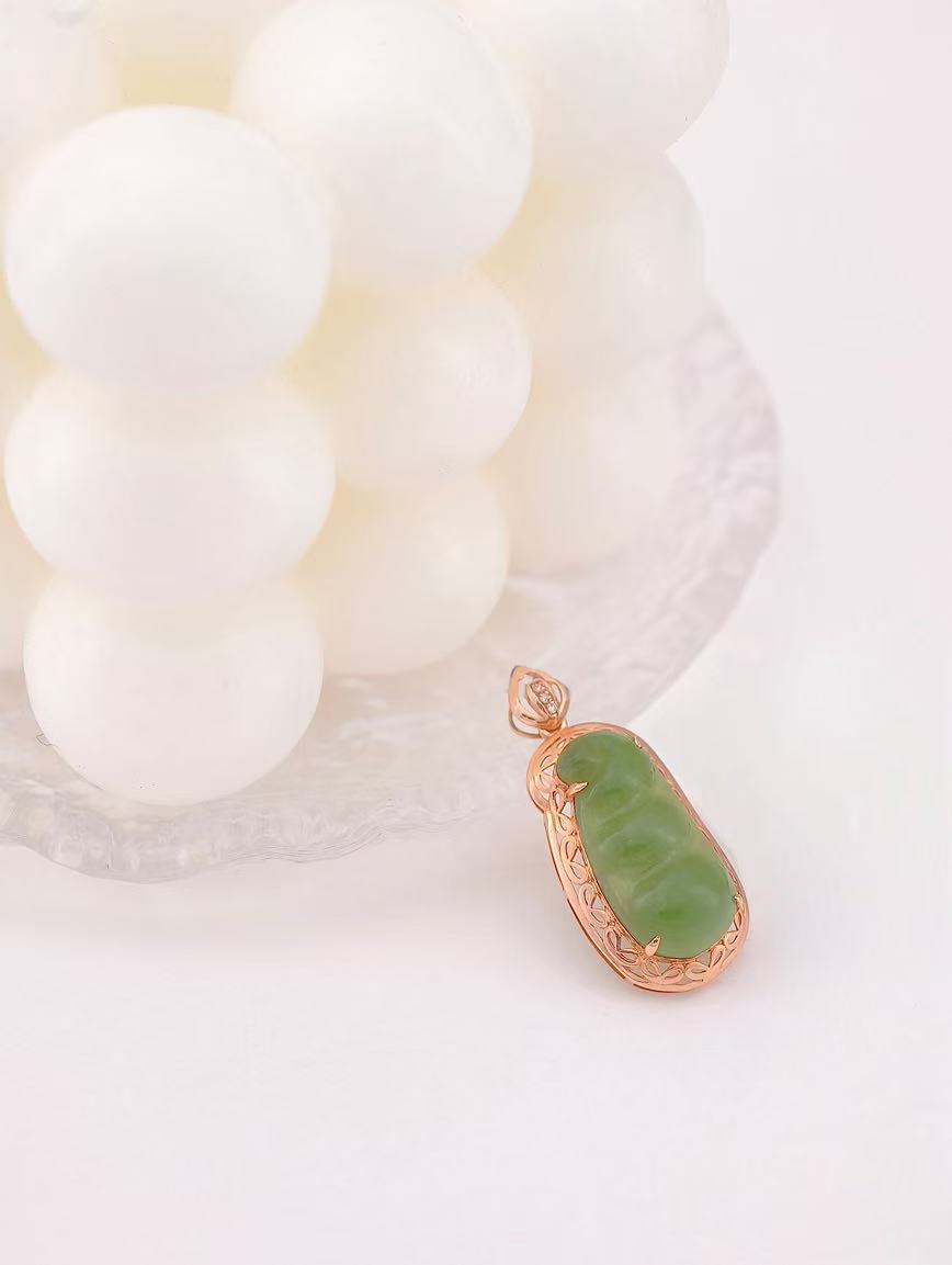 18K Gold Natural Jasper Green Beans Pendant