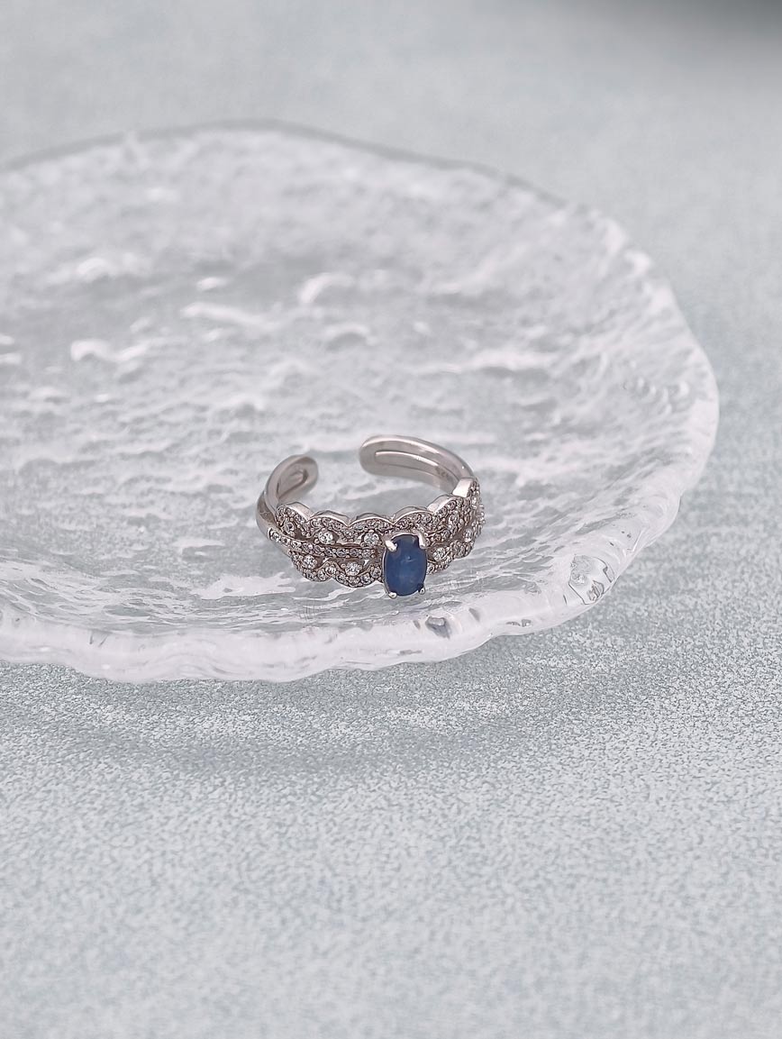 A dual Wearing Sapphire Ring