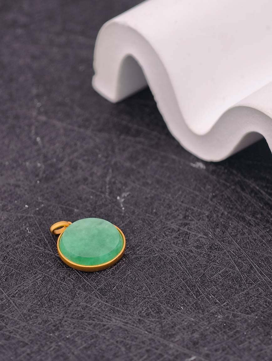 Exquisite 18K Gold Natural Jadeite Pendant