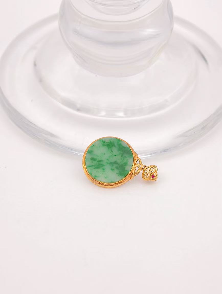 18K Gold Natural Jadeite Delicate Style Pendant