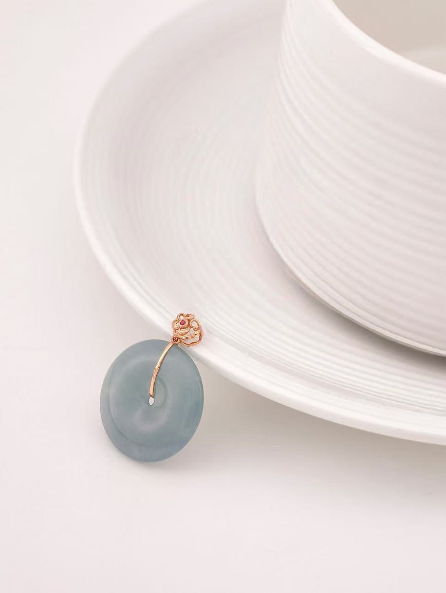 18K Gold Natural Jadeite Peace Buckle Pendant