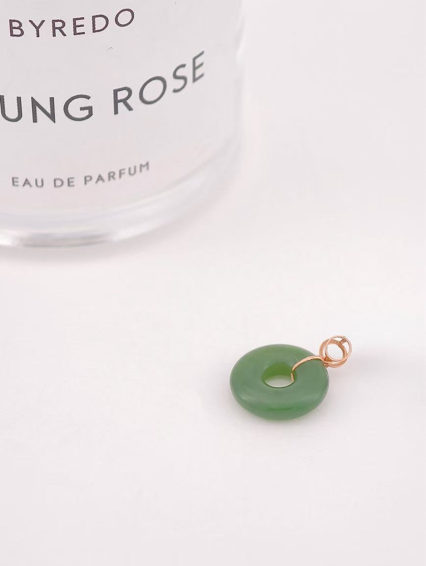 18K Gold Natural Jasper Peace Buckle Pendant