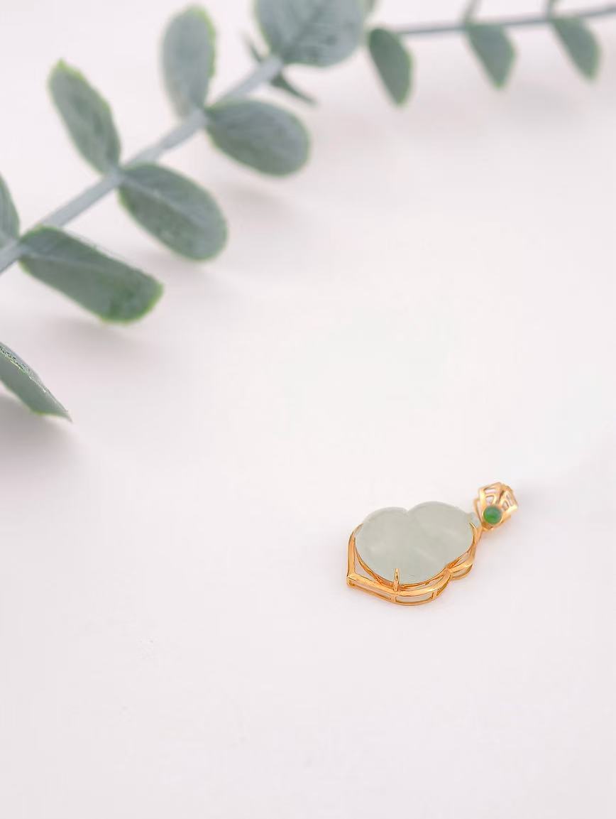 18K Gold Natural Jadeite Gourd Pendant