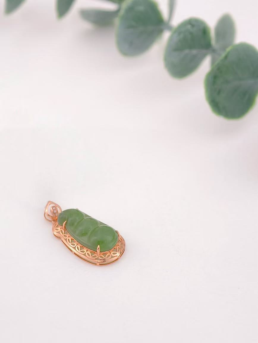 18K Gold Natural Jasper Green Beans Pendant