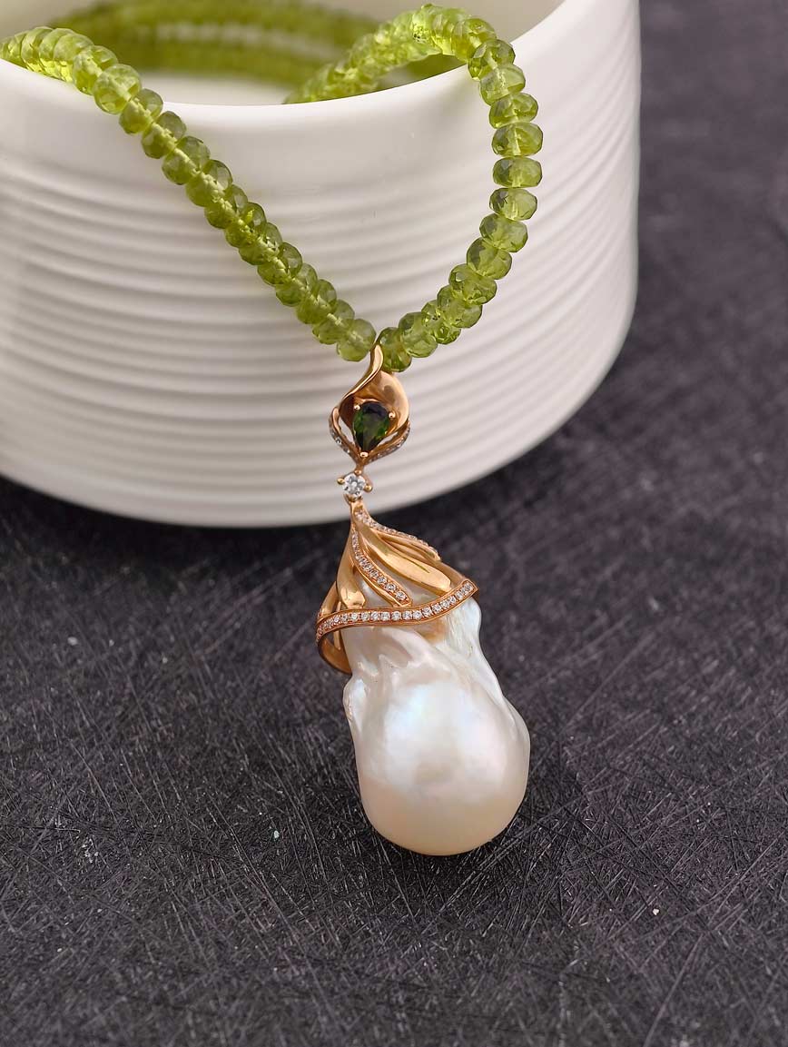 Freshwater Pearl and Peridot 14K Gold Inlaid Necklace