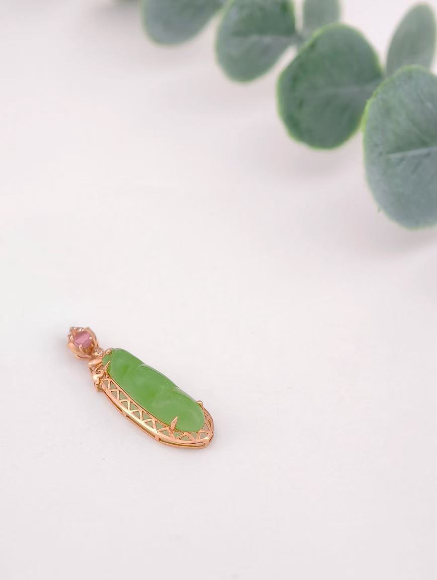 18K Gold Apple Green Jasper Pendant