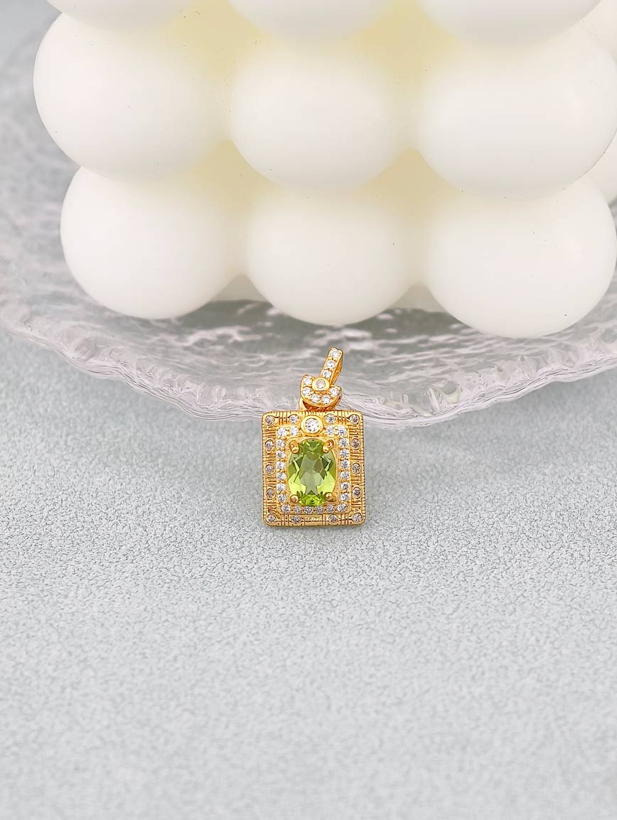 Natural Peridot Exquisite Style Pendant