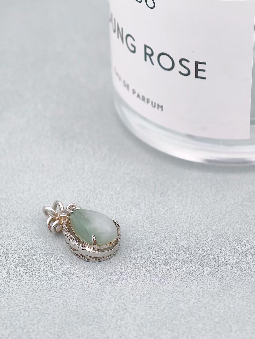 Natural Jadeite Delicate Style Sterling Silver Pendant