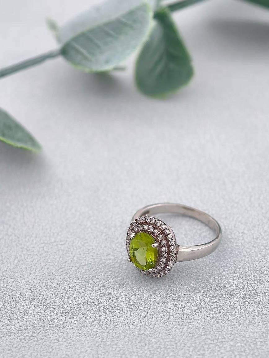 Natural Peridot Exquisite Ring