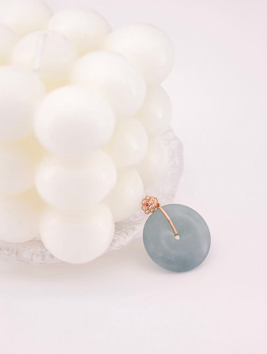 18K Gold Natural Jadeite Peace Buckle Pendant