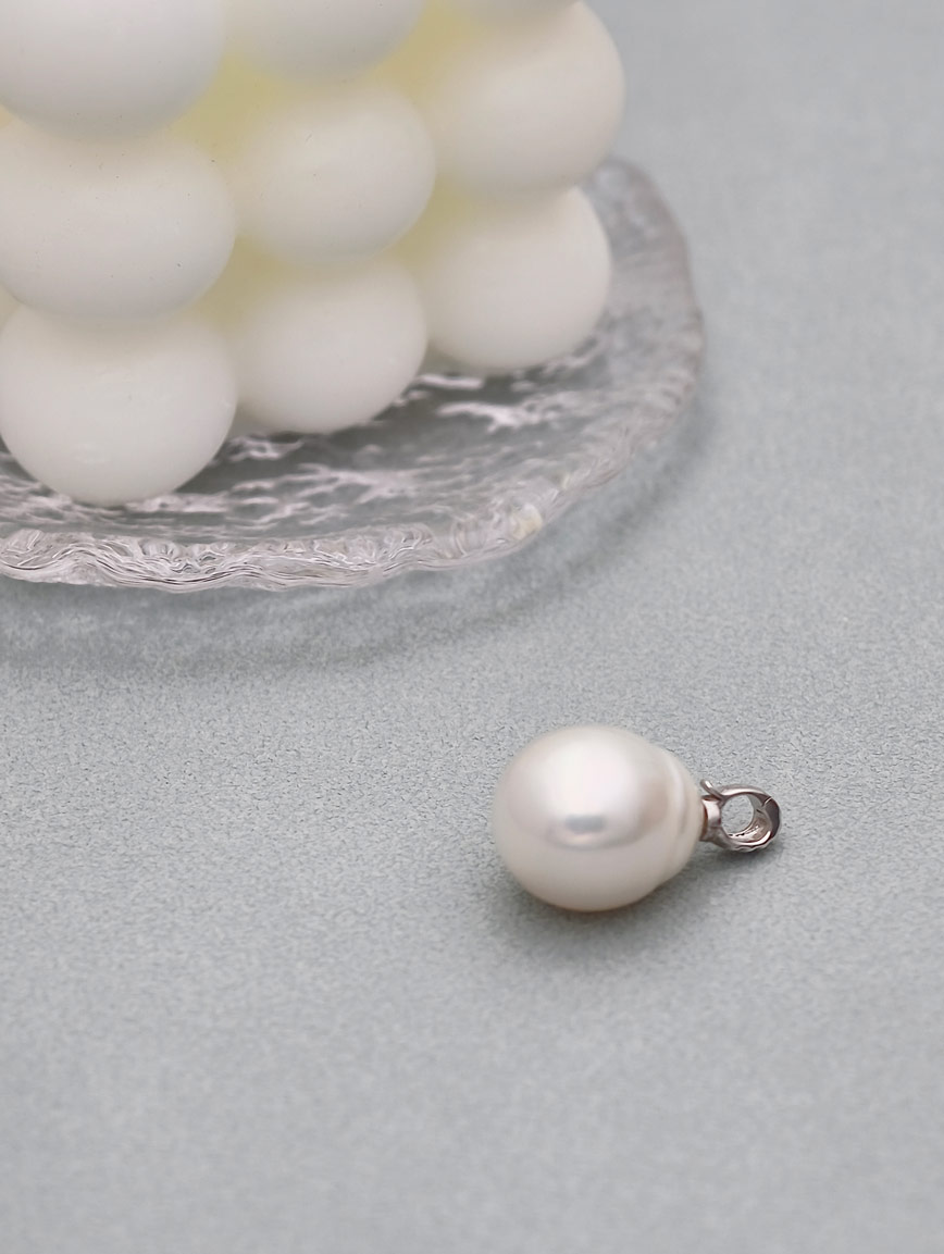 18K Gold Australian White Pearl Pendant